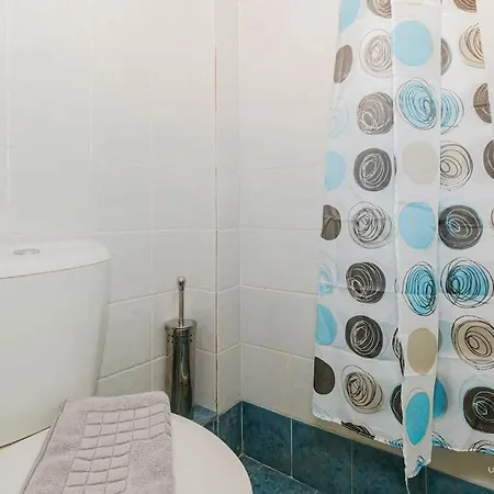 בית נופש Aurora 2-bdrm Maisonette With Shared Pool, חניוטי
