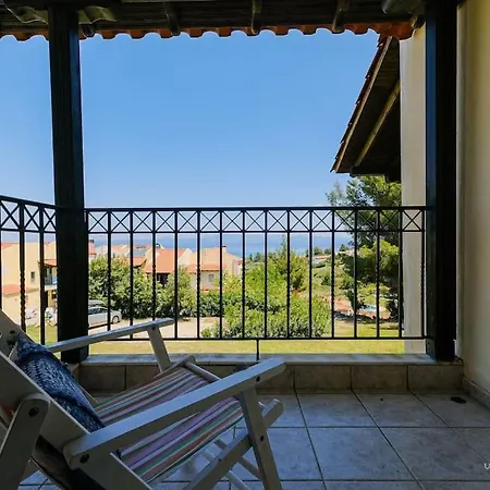 בית נופש Aurora 2-bdrm Maisonette With Shared Pool, *
