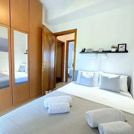 Aurora 2-bdrm Maisonette With Shared Pool, *