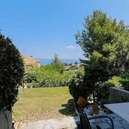 Hébergement de vacances Aurora 2-bdrm Maisonette With Shared Pool, Chaniotis